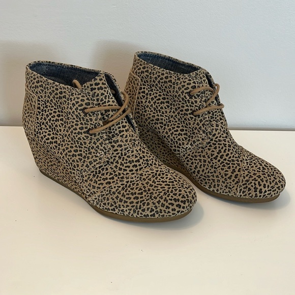 Tom’s Desert Wedge Cheetah Suede Printed New with box - Picture 1 of 7